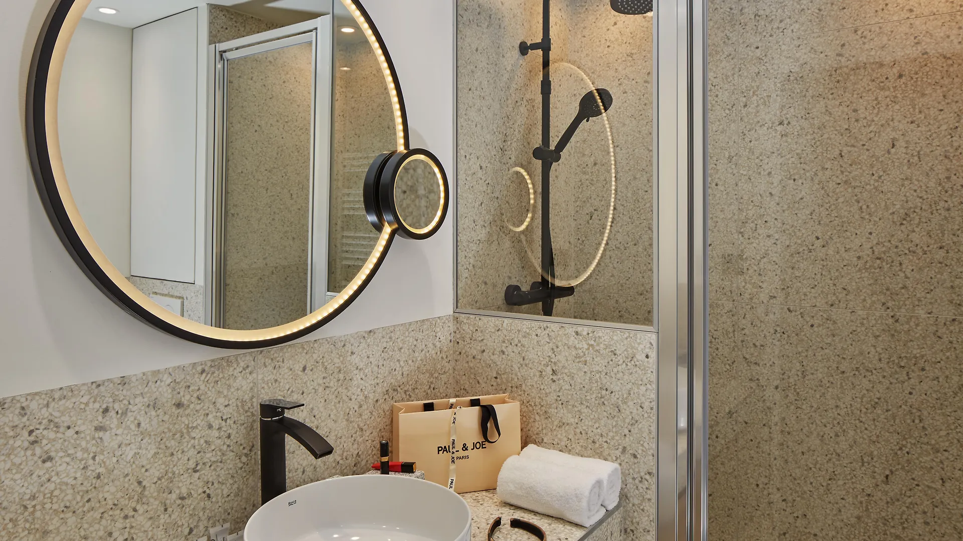 Pepper & Paper Aparthotel 4*